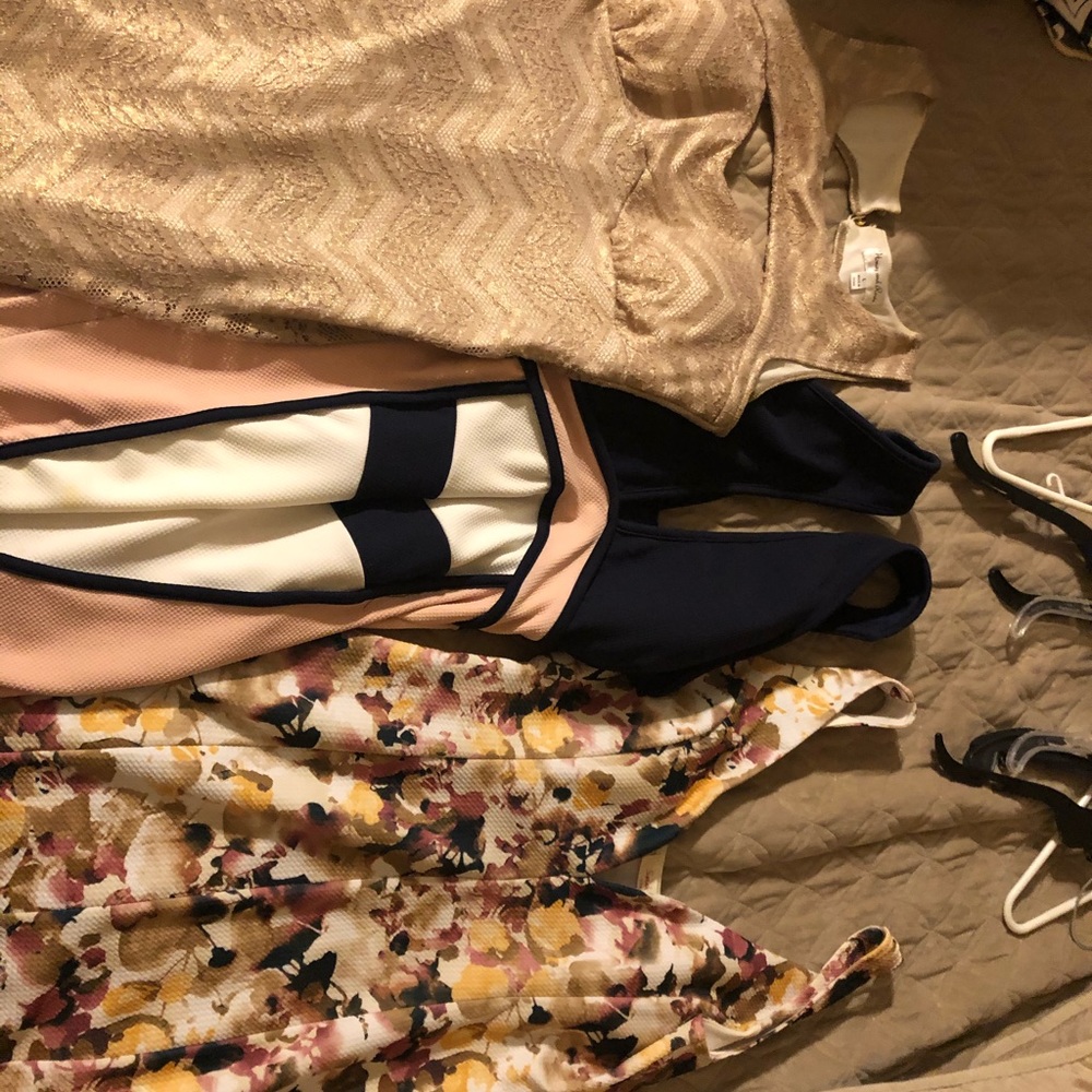 Dresses - Picture 3 of 8